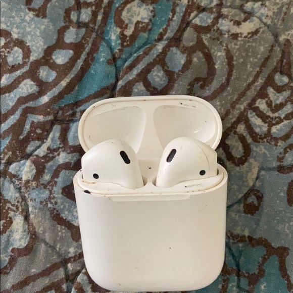 Apple AirPods 1st Generation